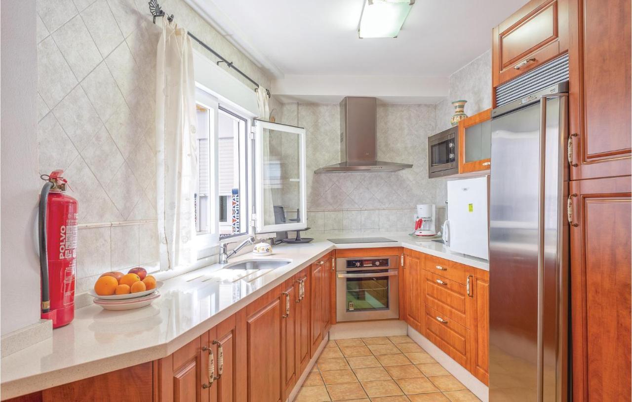 Beautiful Apartment In Cordoba With Kitchenette Exterior photo
