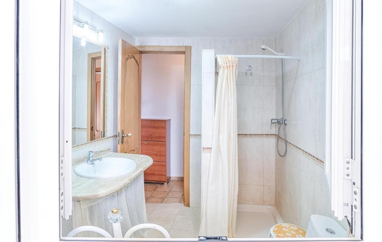 Beautiful Apartment In Cordoba With Kitchenette Exterior photo